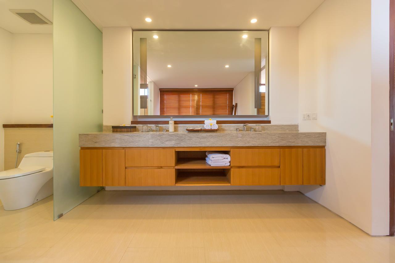 Villa Rusa Biru - Modern Villa With Private Pool And Cook In The Heart Of Berawa Canggu Extérieur photo